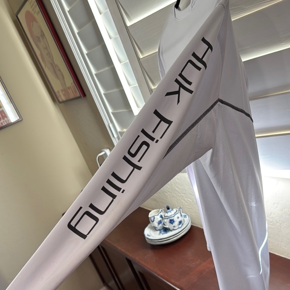 Huk Men's White Performance Fishing Shirt - Picture 2 of 4